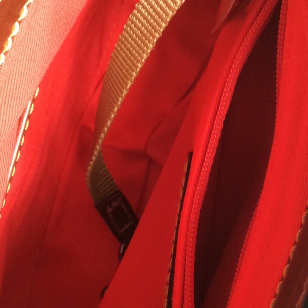 DOONEY & BOURKE PEBBLE LEATHER HANDBAG       Used once
Too small for me - Picture 4 of 6